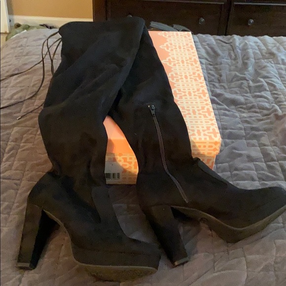 Over the knee boots - Picture 4 of 4